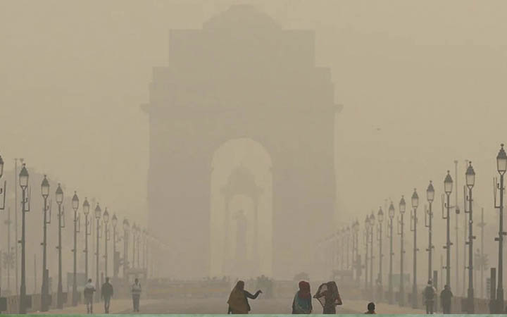 শুক্রবারও ঘন ধোঁয়াশায় ঢাকা ছিল দিল্লি